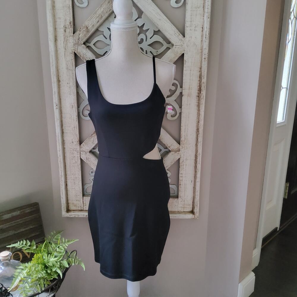 Socialite Women's Size Medium Sleeveless Cutout Mini Sheath Tank Dress in Black